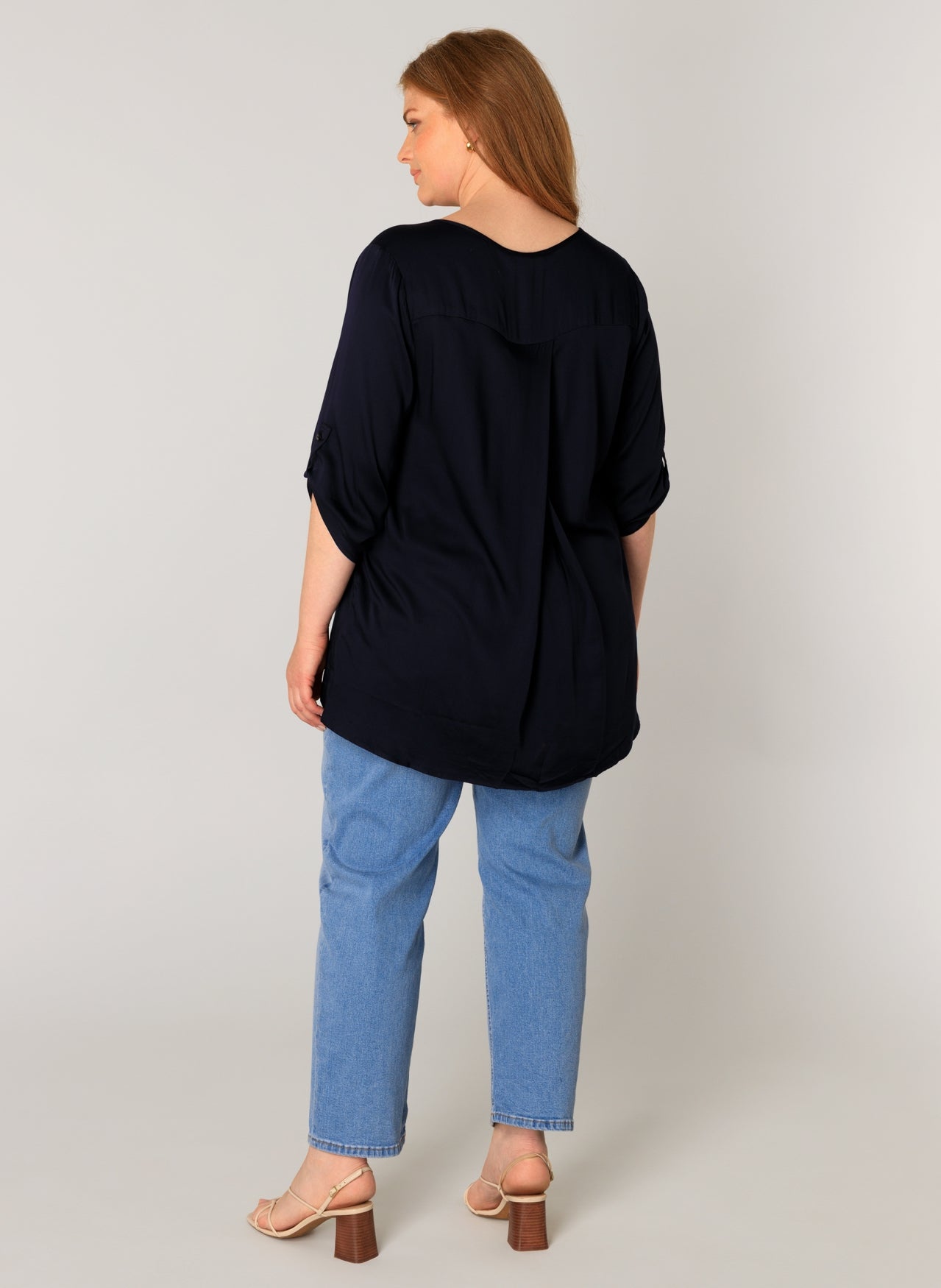 Yanina pusero tummansininen