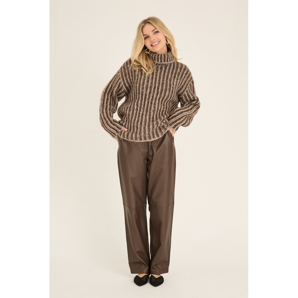 Orkido – Naisten raitaneule