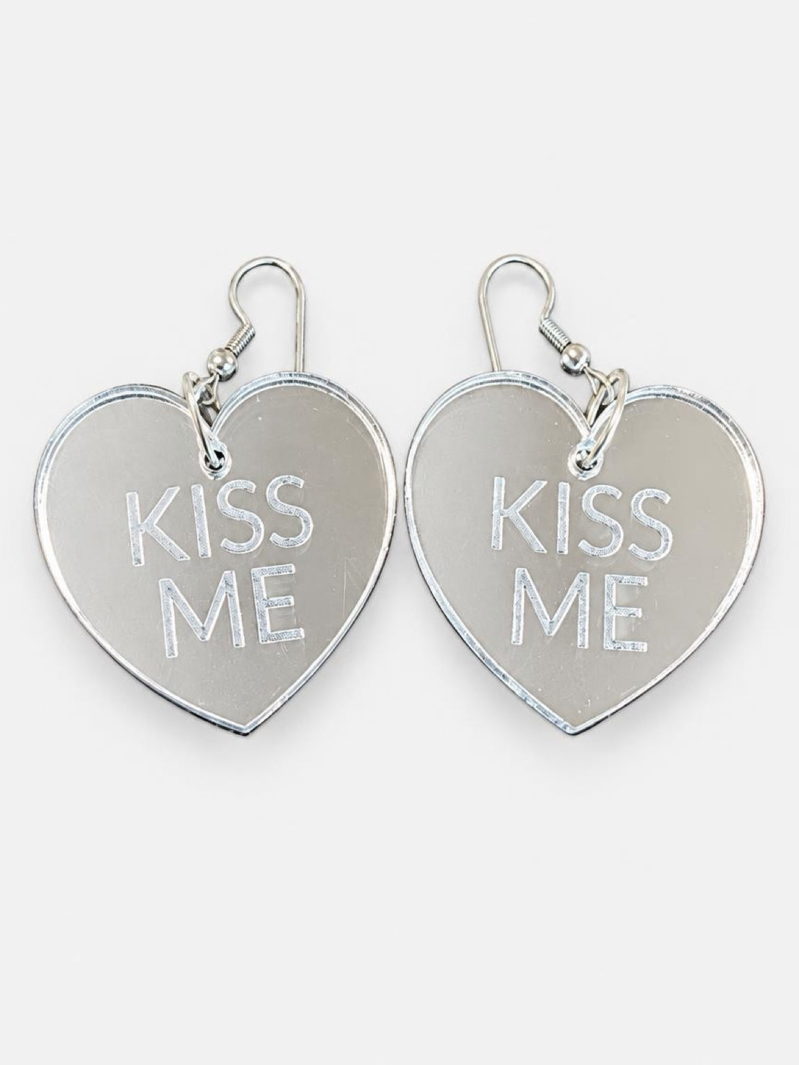 Kiss Me – Peiliakryylikorvakorut | ArtTiina
