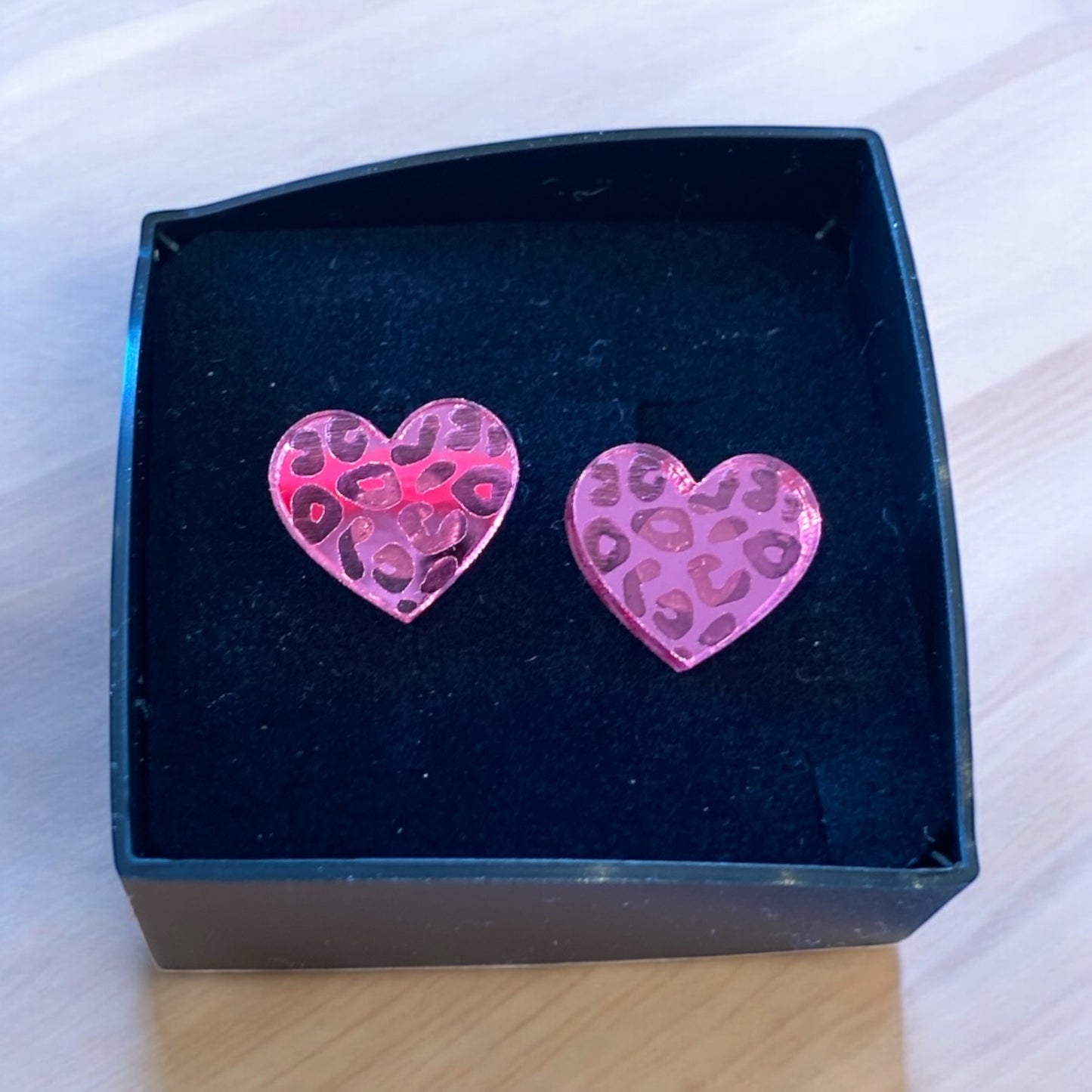 Sydänpantteri korvakoru