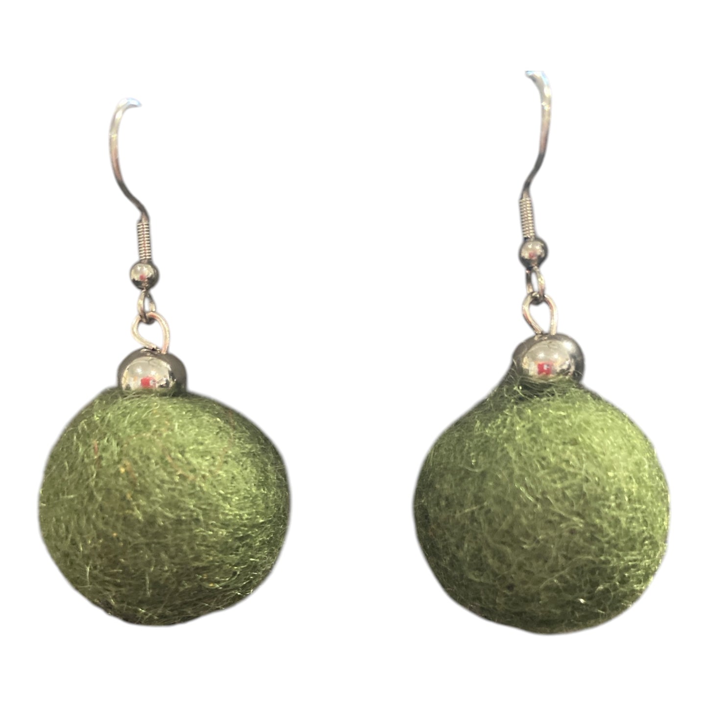 Huovutetut Joulupallo korvakorut