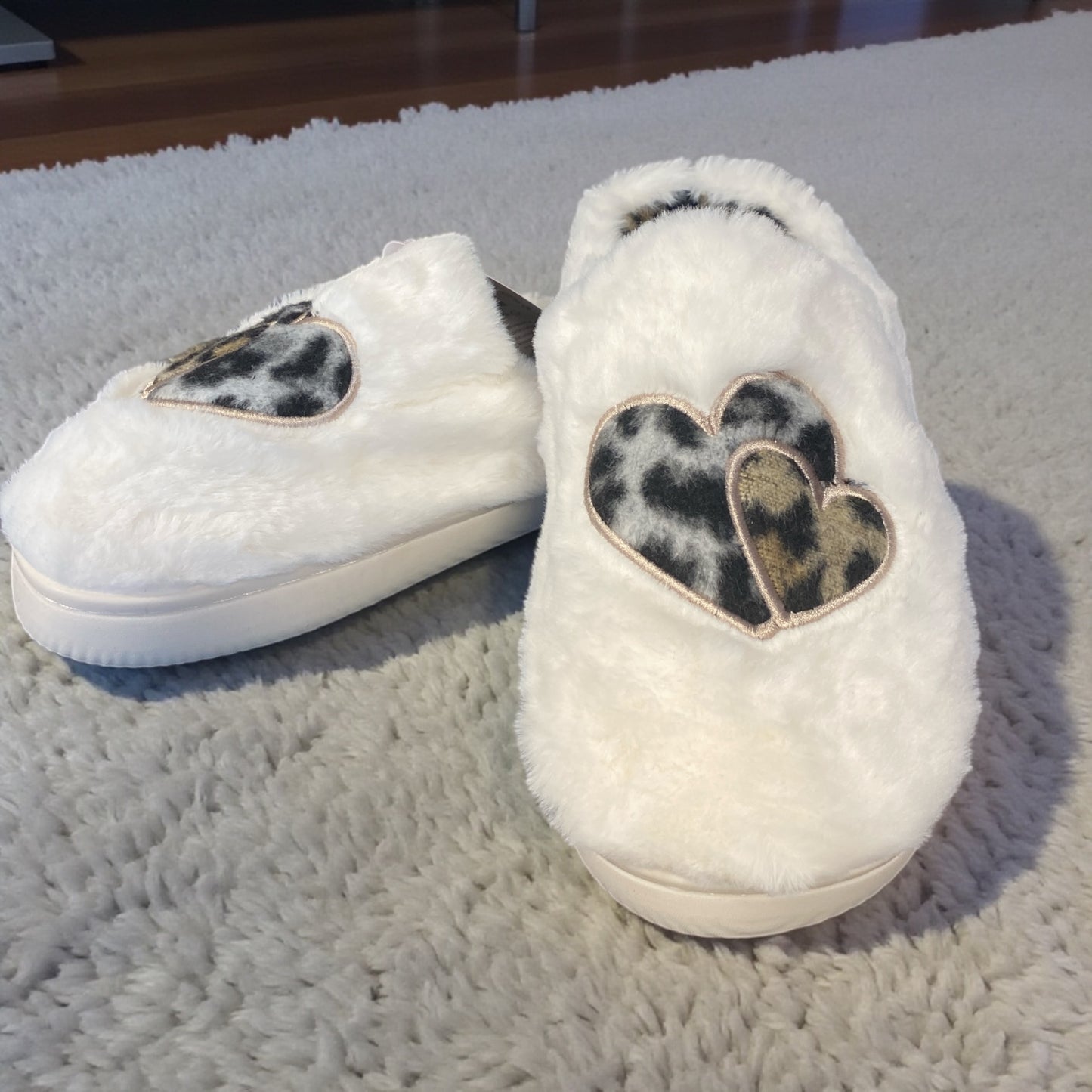 Naisten tossut – sydänkuosi