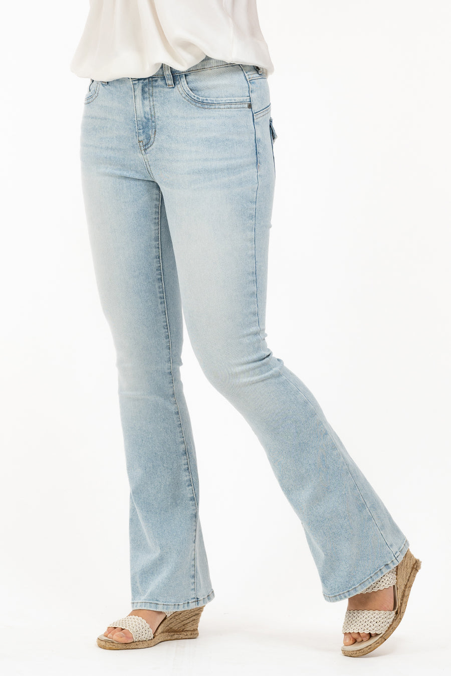 Boot cut farkut takataskulla