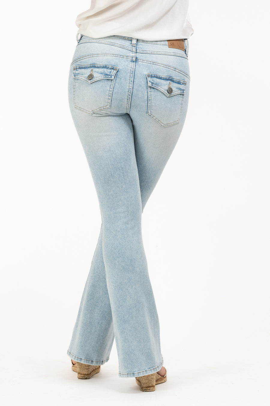 Boot cut farkut takataskulla