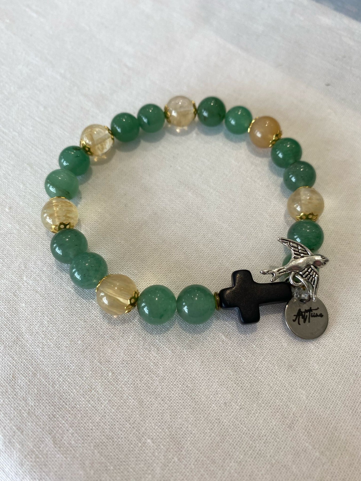 ArtTiina voimakoru, lintu ja risti