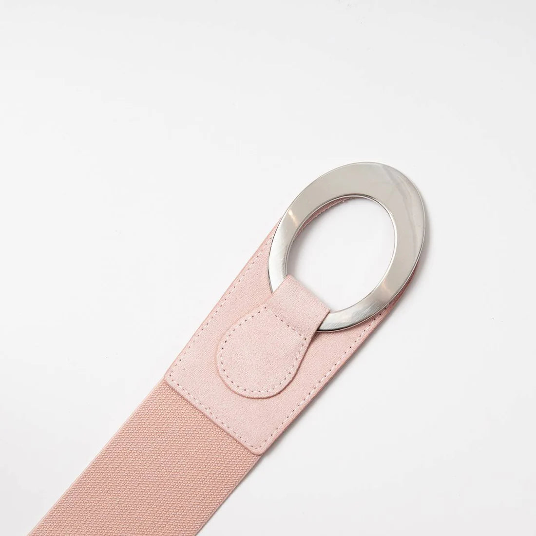 Elastinen vyö hopeasoljella