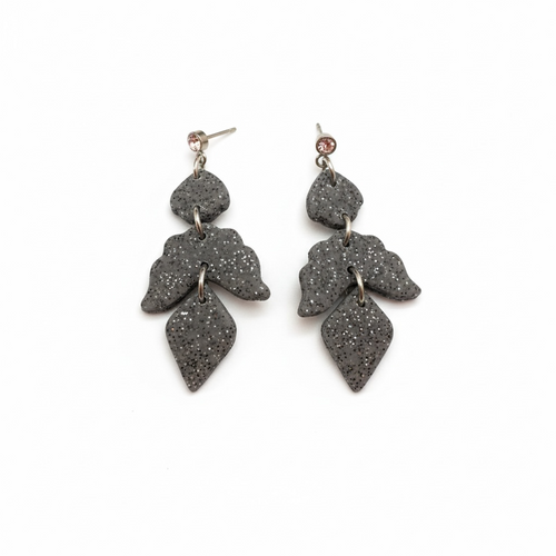 Lataa kuva 1. Maija-korvakorut