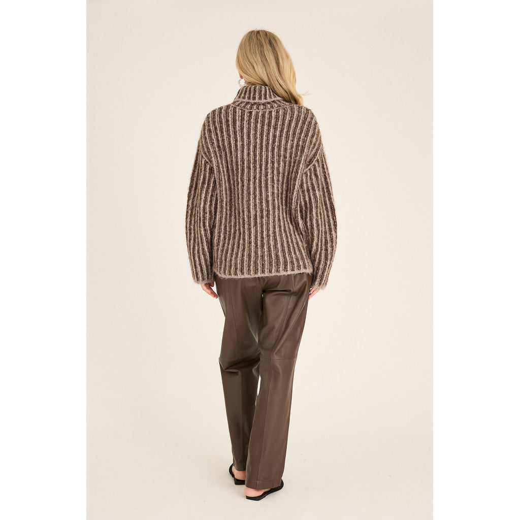 Orkido – Naisten raitaneule