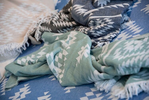 Lataa kuva 1. Elounda Hamam pyyhe 90x180 cm