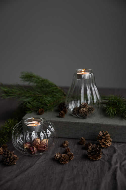 Lataa kuva 1. Koristeellinen kynttilänpidike