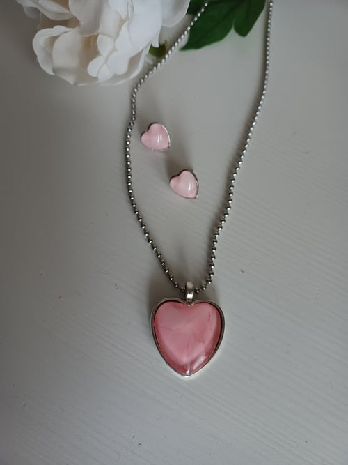 Lataa kuva 1. Ida korusetti 1