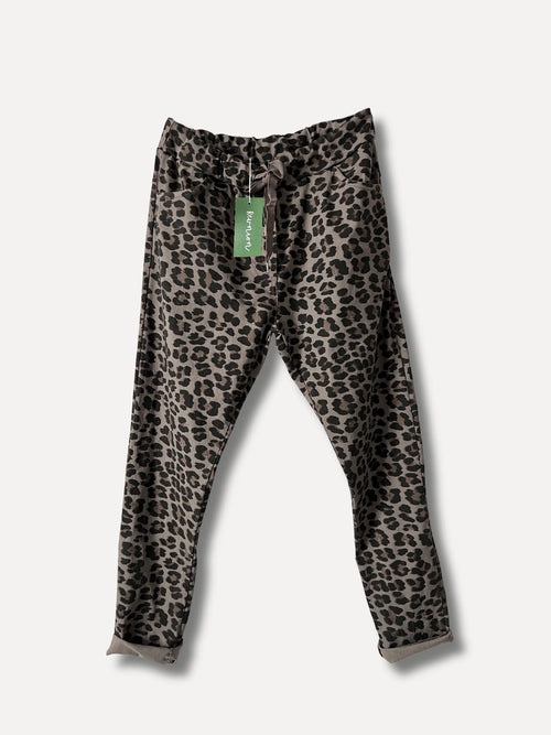 Lataa kuva 1. Box housut leo