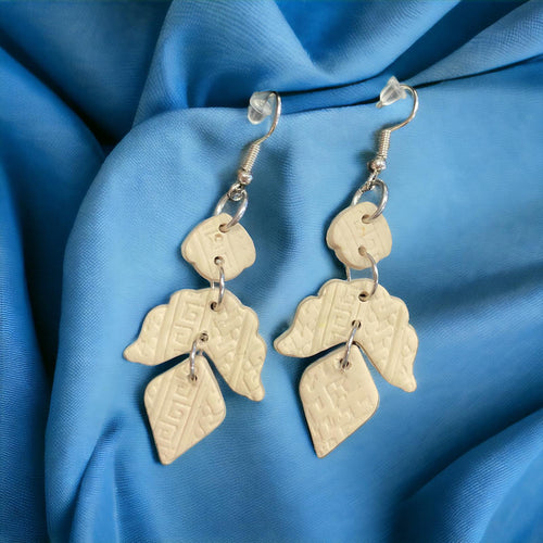 Lataa kuva 1. Maija-korvakorut