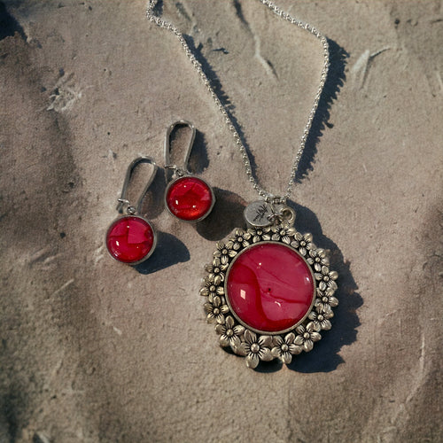 Lataa kuva 1. Taidekorusetti punainen