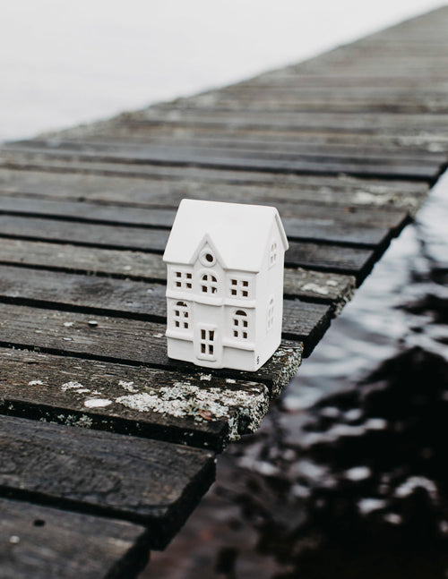 Lataa kuva 1. Keraaminen talolyhty, monta variaatiota