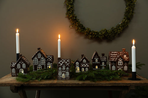 Lataa kuva 1. Keraaminen Piparkakkutalo2