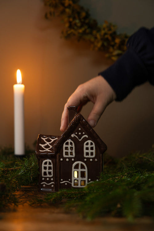 Lataa kuva 1. Keraaminen Piparkakkutalo4