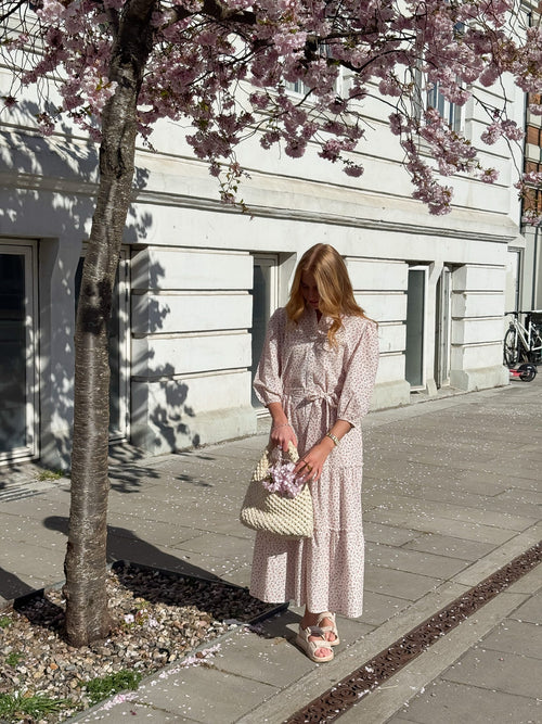 Lataa kuva 1. Kate pitkä kukkamekko