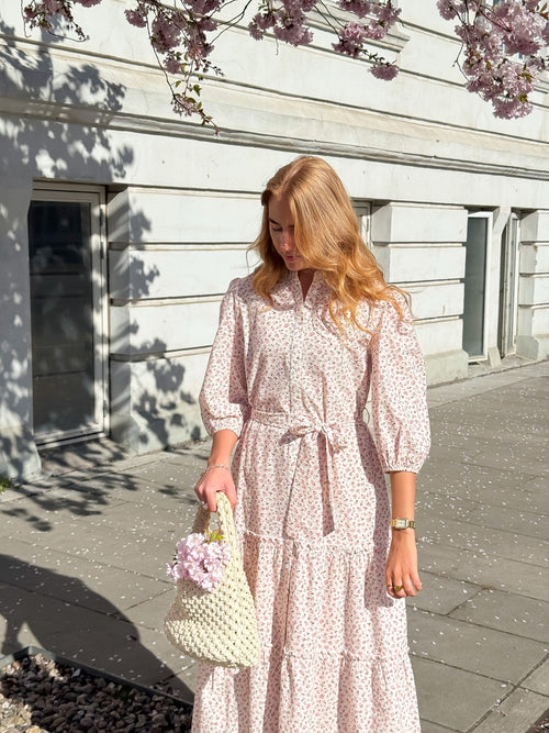 Lataa kuva 1. Kate pitkä kukkamekko