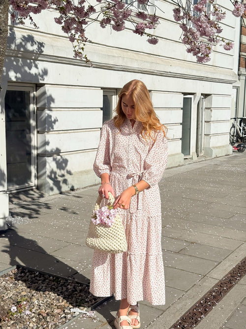 Lataa kuva 1. Kate pitkä kukkamekko