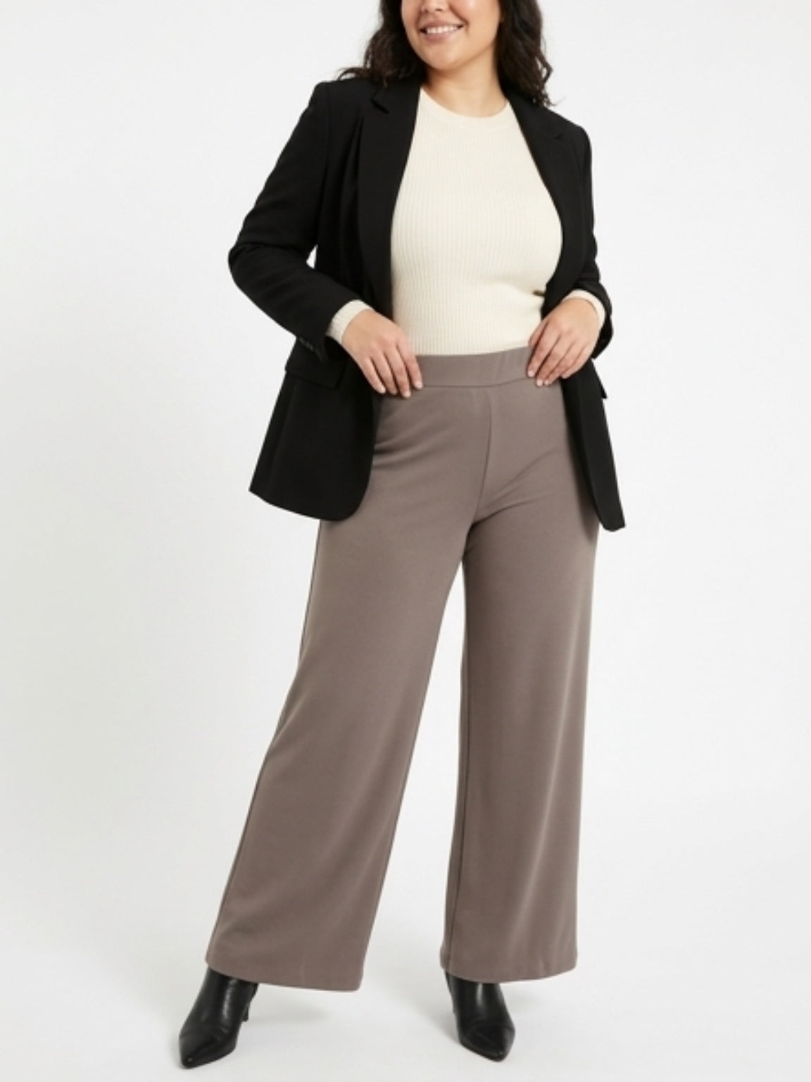 Arah leveälahkeiset housut, plus koko