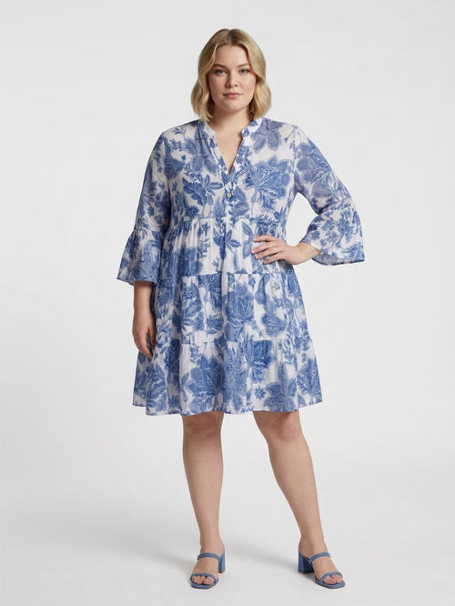 Lataa kuva 1. Sininen Satu -mekko