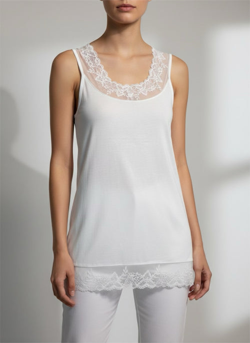 Lataa kuva 1. Florence pitkä pitsitoppi