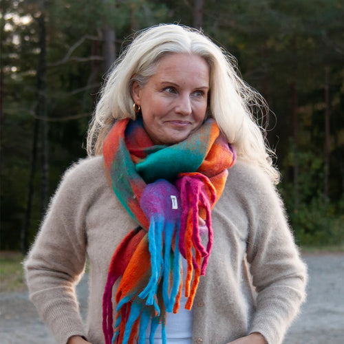 Lataa kuva 1. Pörrö-huivi