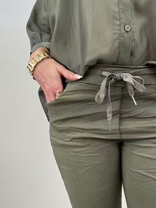 Lataa kuva 1. Superjoustavat housut army