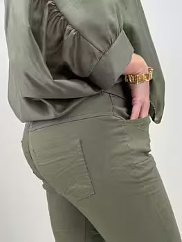 Superjoustavat housut army