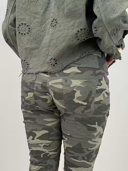 Lataa kuva 1. Monika housut army