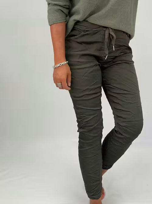 Lataa kuva 1. Superjoustavat housut useita värejä