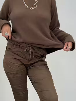 Lataa kuva 1. Superjoustavat housut ruskea