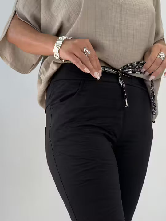 Superjoustavat housut useita värejä