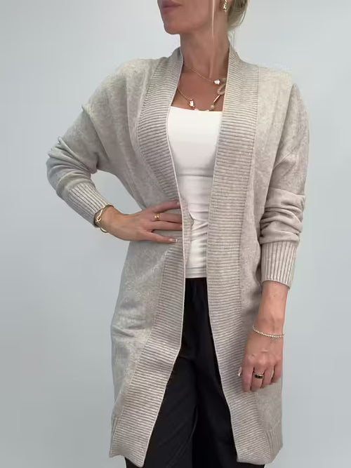 Lataa kuva 1. Edda neuletakki beige