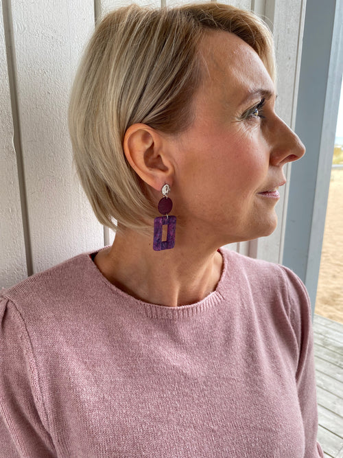 Lataa kuva 1. Hulda korvakorut tumma