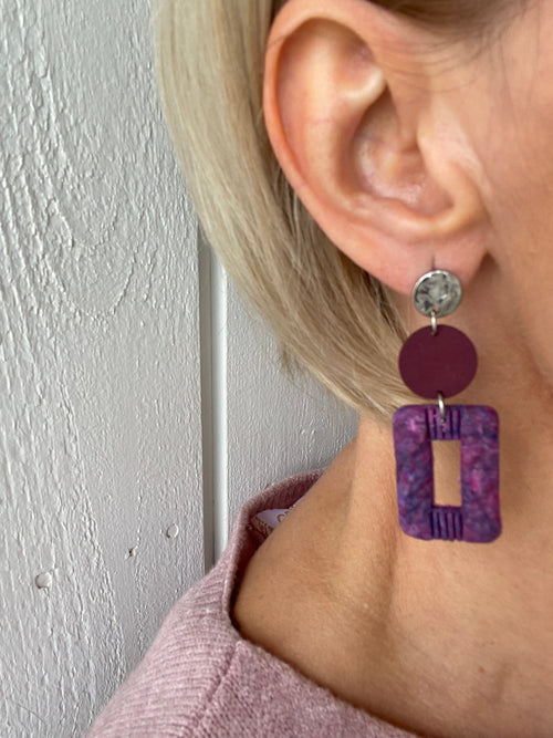 Lataa kuva 1. Hulda korvakorut tumma