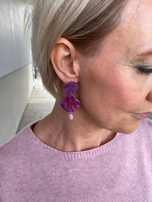 Lataa kuva 1. Aarre-korvakorut helmellä mustikka Kalajoki