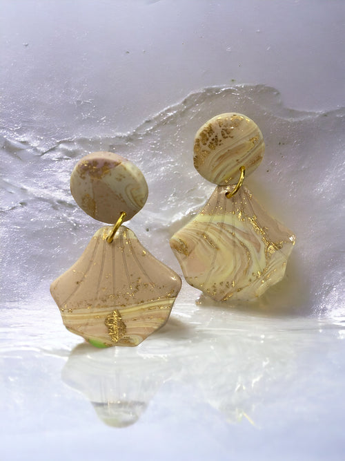 Lataa kuva 1. Aarre-korvakorut Kalajoki