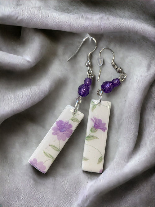 Lataa kuva 1. Elisa -korvakorut