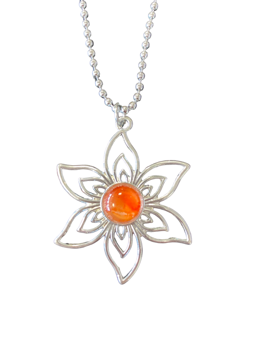 Lataa kuva 1. Tähti Kaulakoru, käsinmaalattu kivi