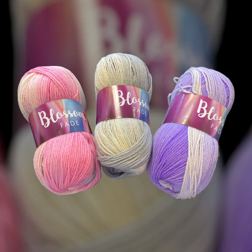 Lataa kuva 1. Blossom Fade -villasekoitelanka