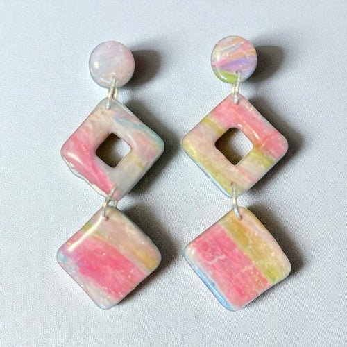 Lataa kuva 1. Matilda korvakorut vaalea