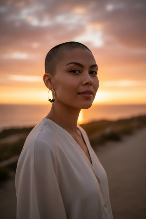 Lataa kuva 1. Puuhelmi korvakoru