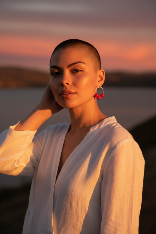 Lataa kuva 1. Puuhelmi korvakoru