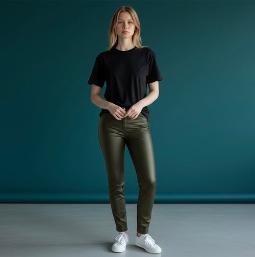 Lataa kuva 1. Vegaaniset nahkahousut