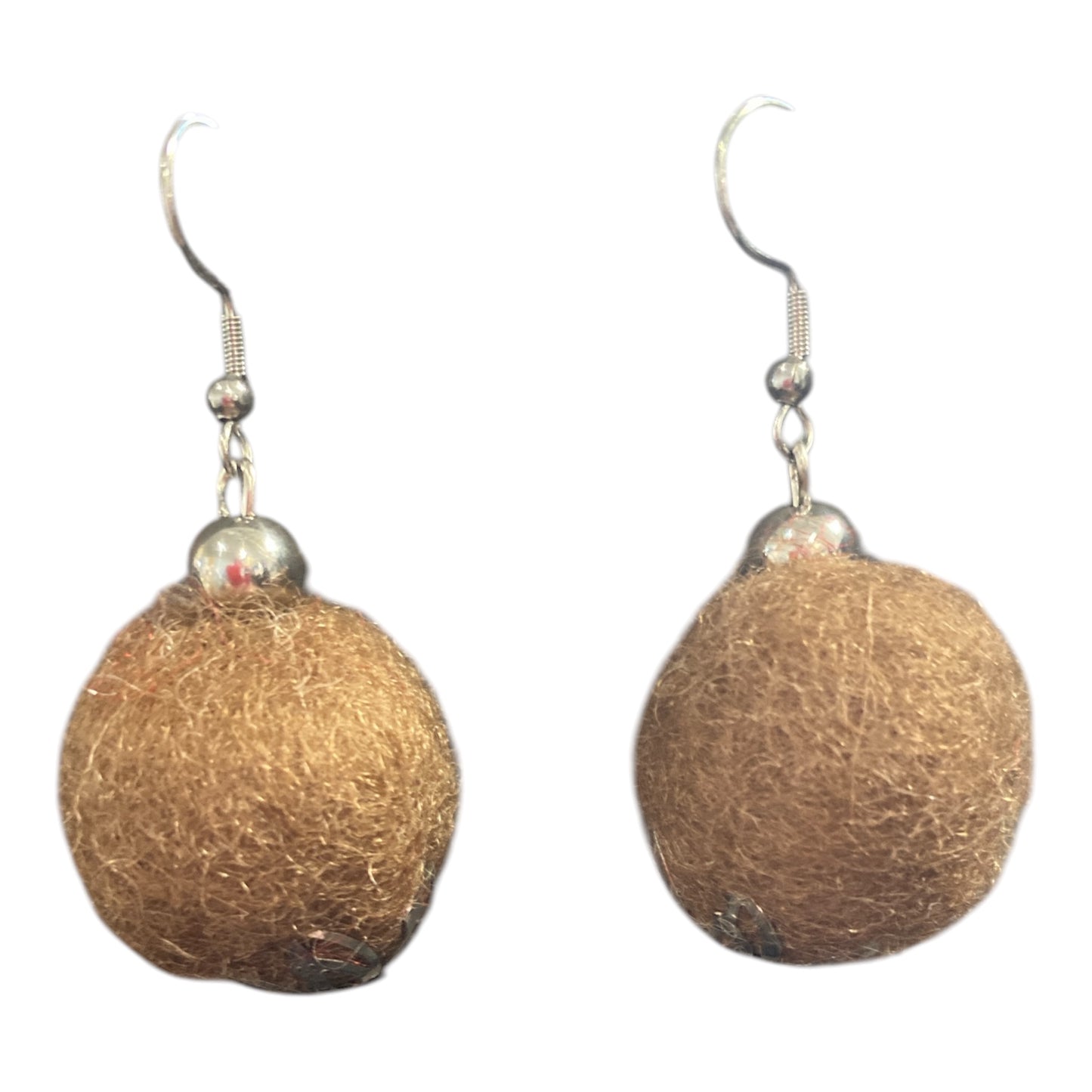 Huovutetut Joulupallo korvakorut