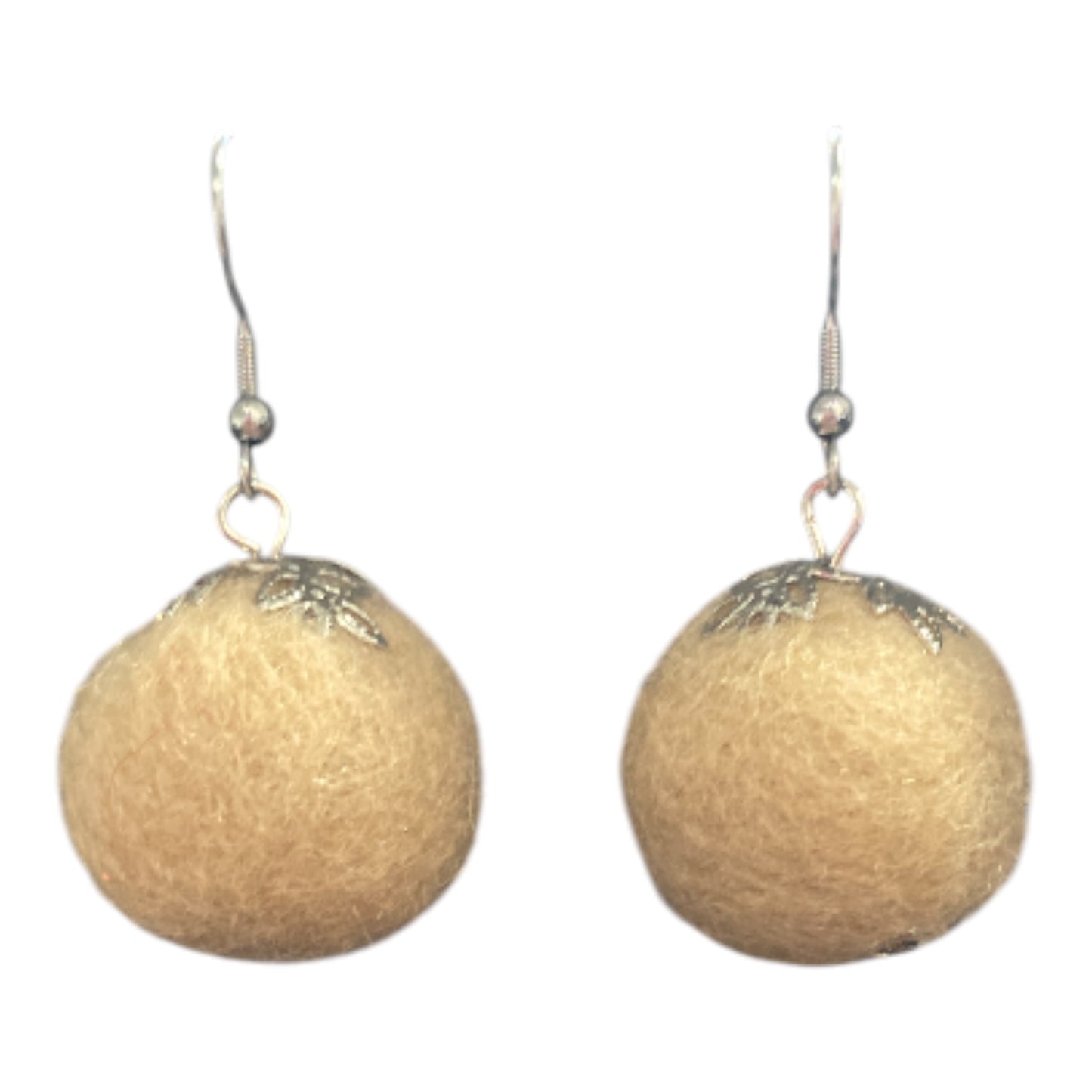 Huovutetut Joulupallo korvakorut