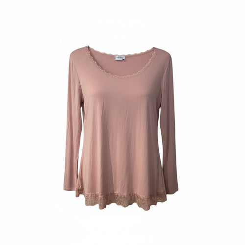 Lataa kuva 1. Pitkähihainen pitsitoppi