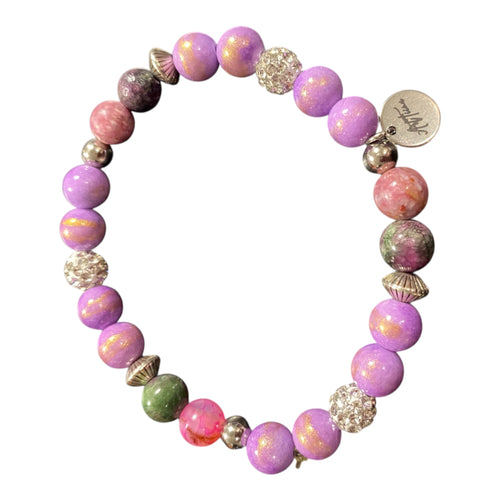 Lataa kuva 1. Rannekoru aidoilla kivillä